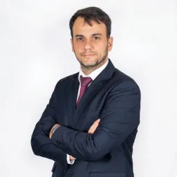 César González